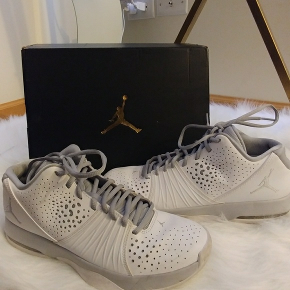 Jordan 4 a.m. shoes - Picture 4 of 4